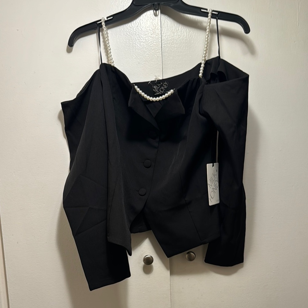 Chic Black Off-Shoulder Blazer